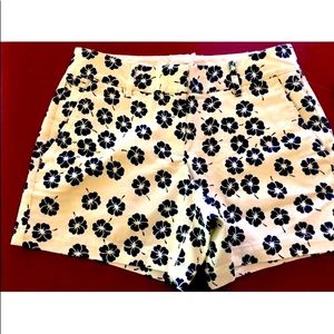 NWT Lands' End Stretch Cotton Twill Shorts ivory navy Floral size 6 x 4.75” CUTE